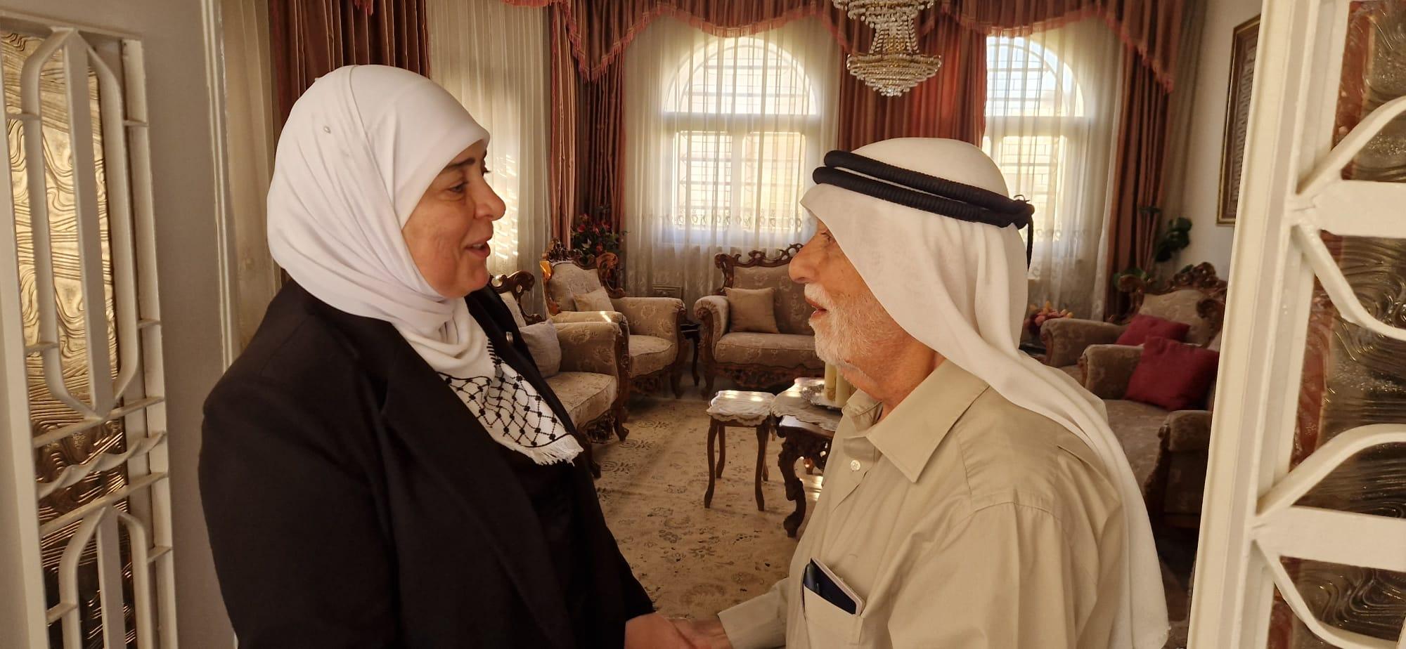 غنام خلال جولة في دير دبوان